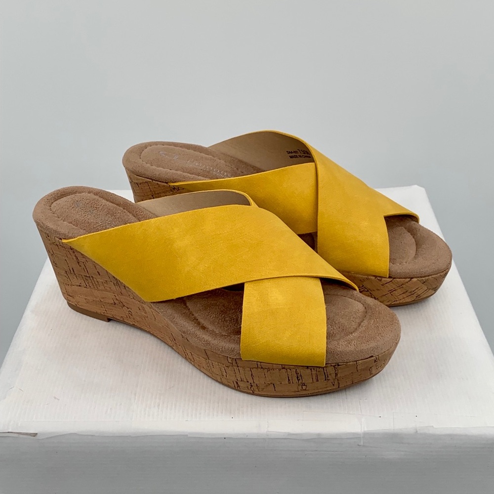 NWT CL By Laundry Dream Day Casual Wedge Sandals Shoes - Size 7 1/2